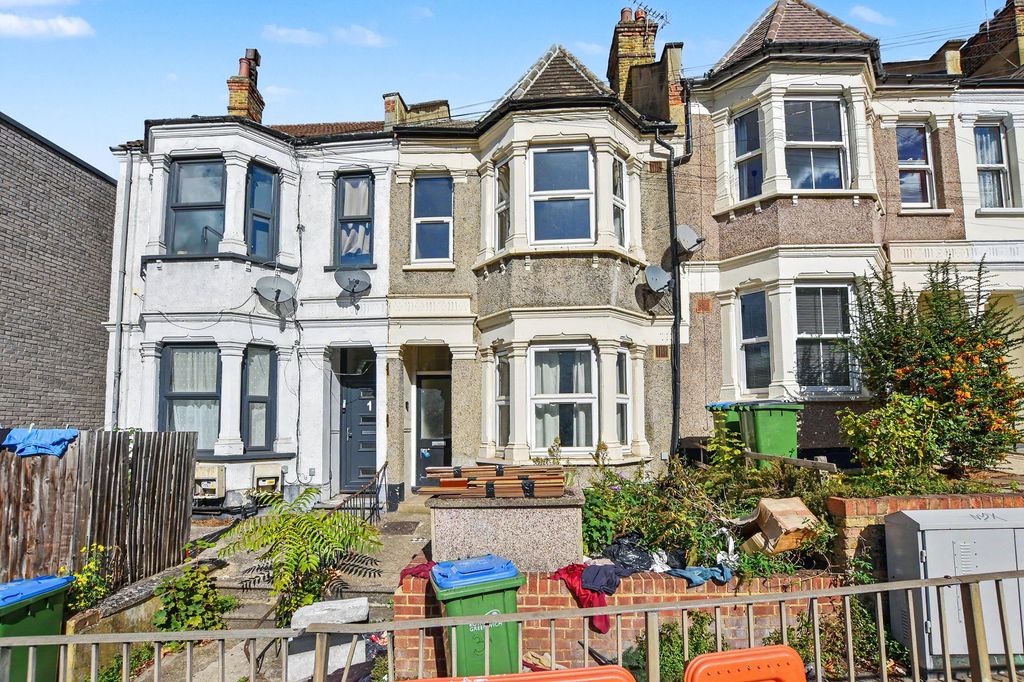 Property photo 1 of 19 Flat A & Flat B, 3 Plumstead Common Road, London, Se18 3Ap