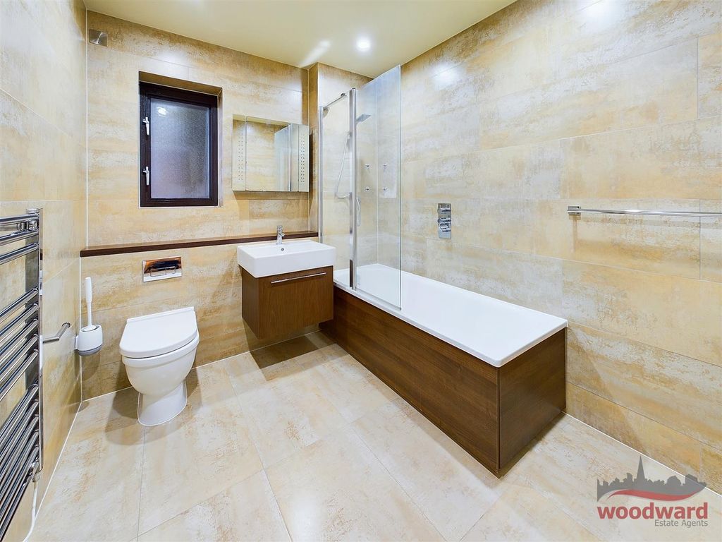 Property photo 3 of 22 Cam01320G0-Pr0286-Still019.Jpg