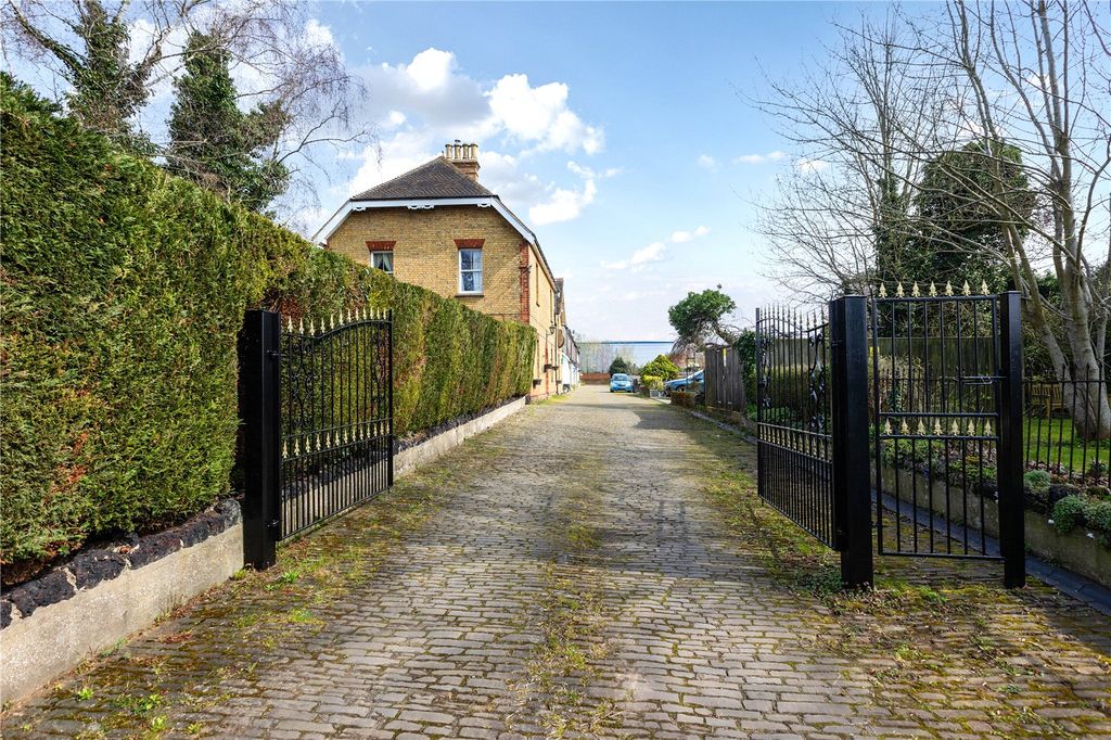 Property photo 1 of 13 Road