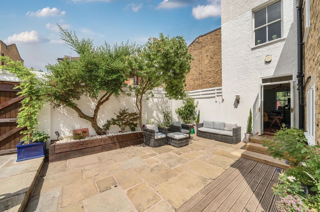 Property photo 3 of 23