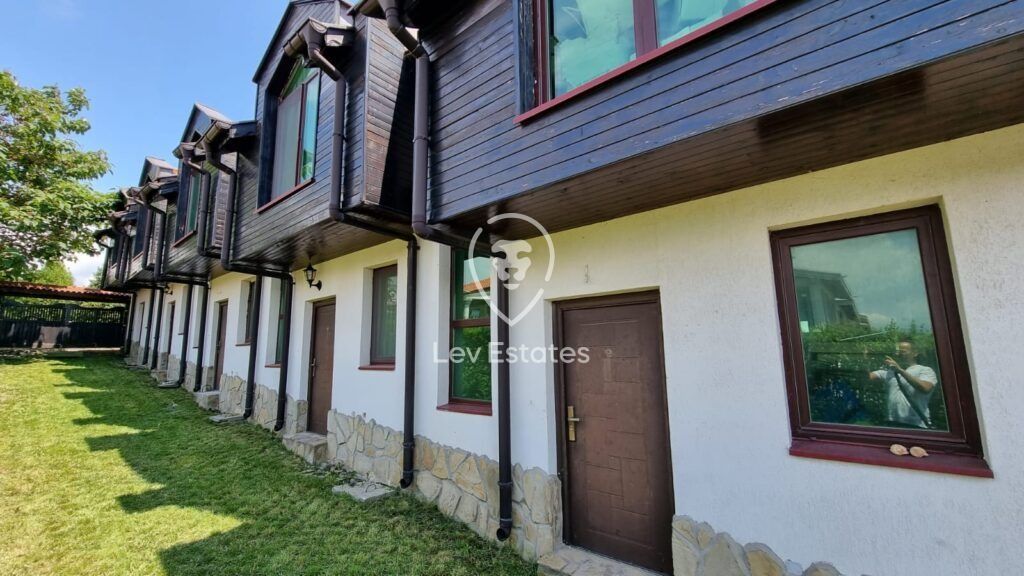 Property photo 2 of 18