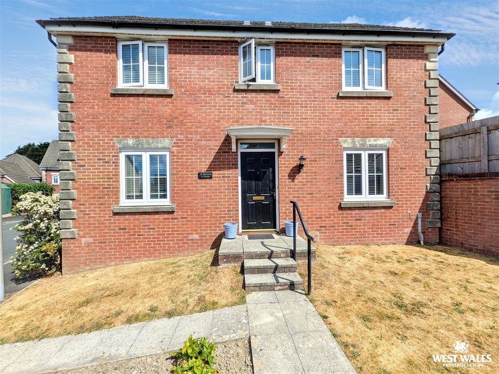 Property photo 2 of 24 15052.Jpg
