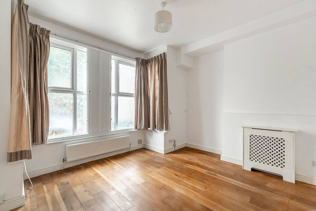Property photo 2 of 8