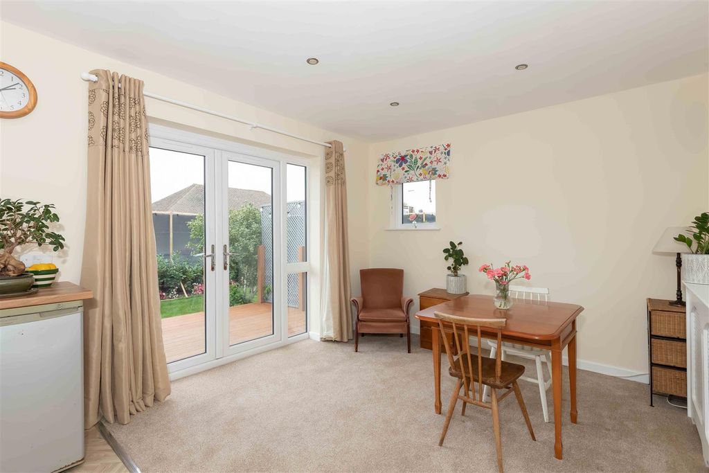 Property photo 3 of 17 Benedict Close_11.Jpg