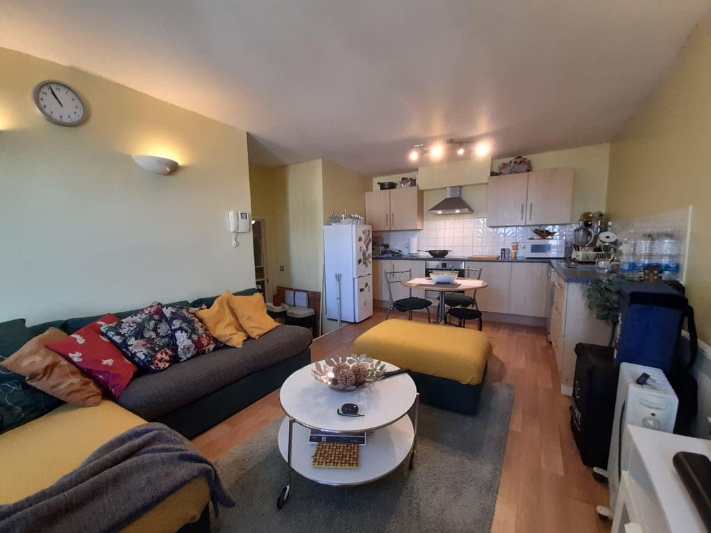 Property photo 1 of 10 2 Bedroom Flat, Se18