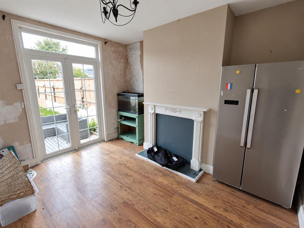 Property photo 3 of 16 Dining Room