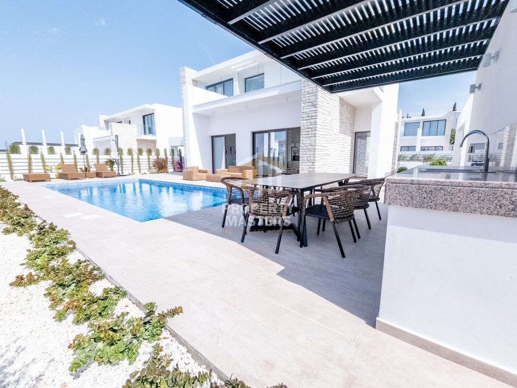 Property photo 2 of 50