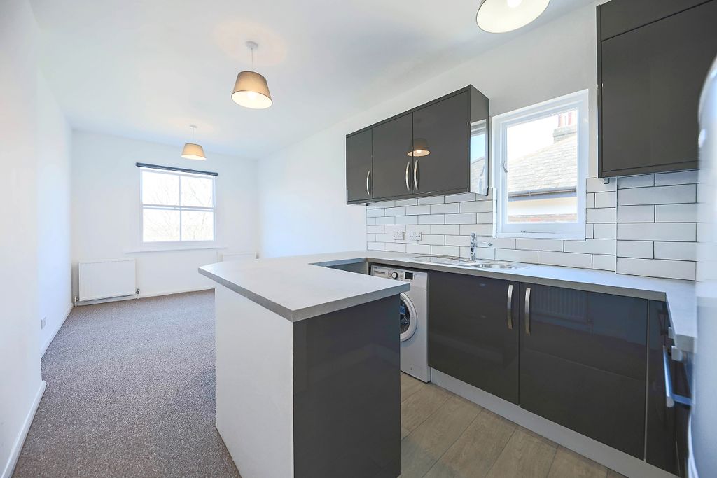 Property photo 2 of 10 3