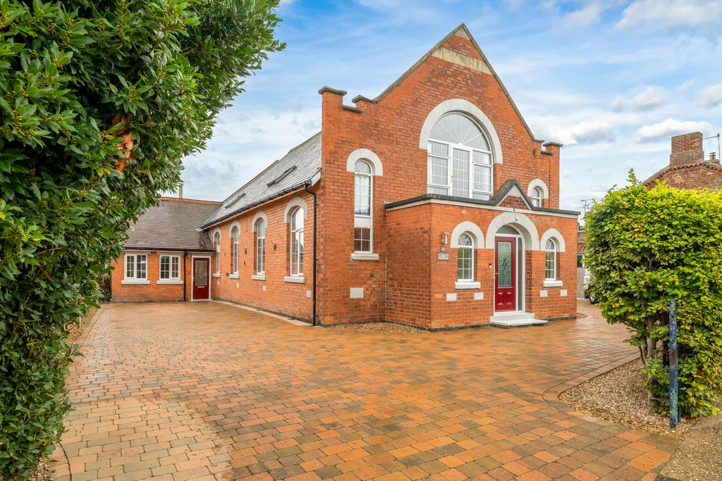 Property photo 1 of 30