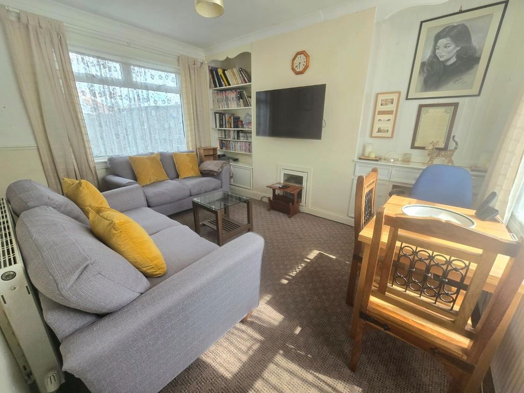 Property photo 2 of 13 Lounge