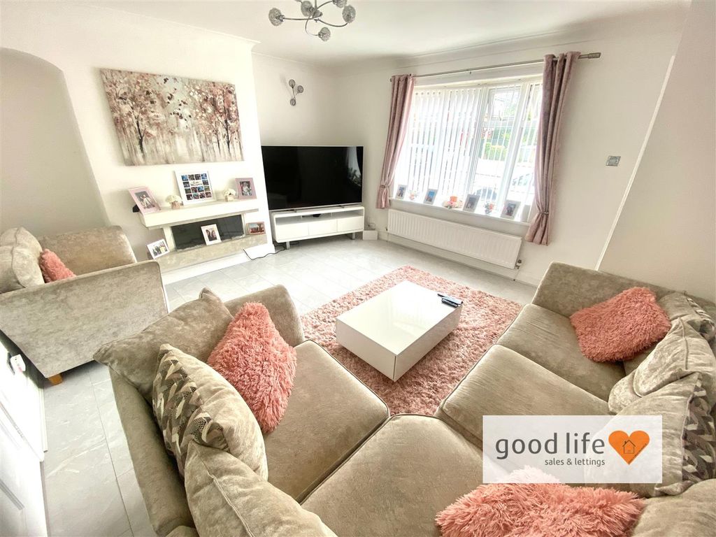 Property photo 2 of 16 20250820_114941567_Ios194Durhamroad.Jpg