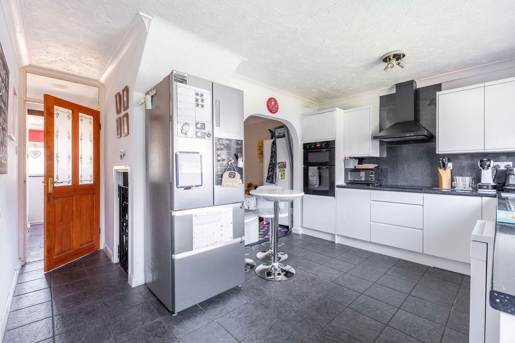 Property photo 2 of 22