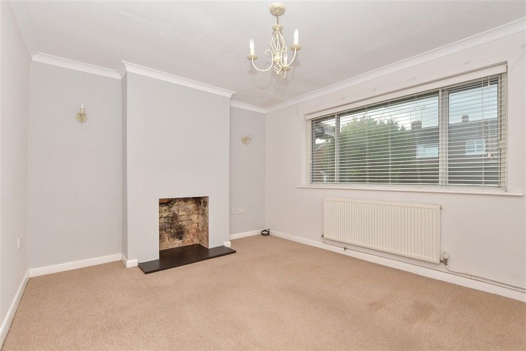 Property photo 3 of 18 Lounge