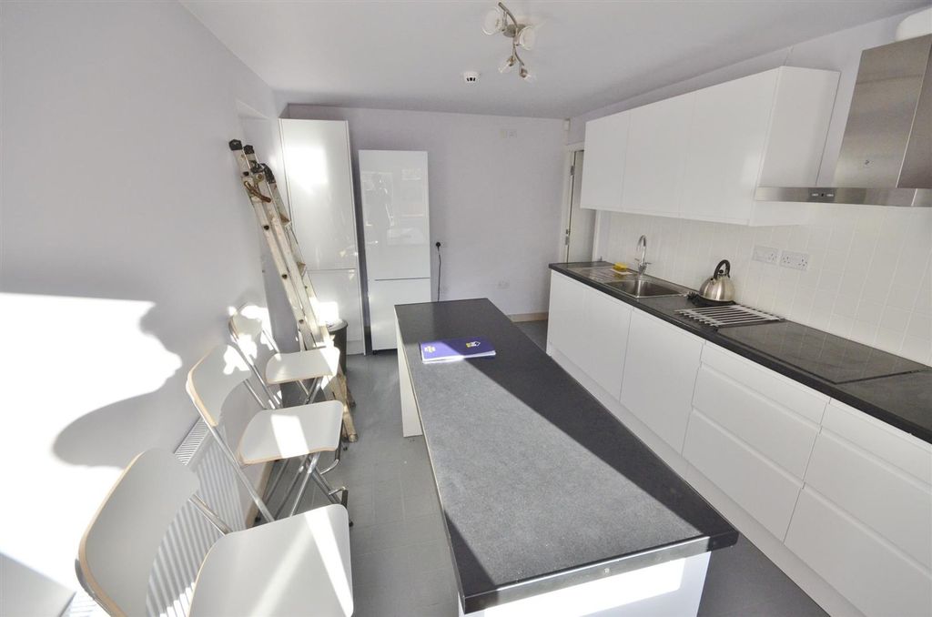 Property photo 2 of 12 Kitchen