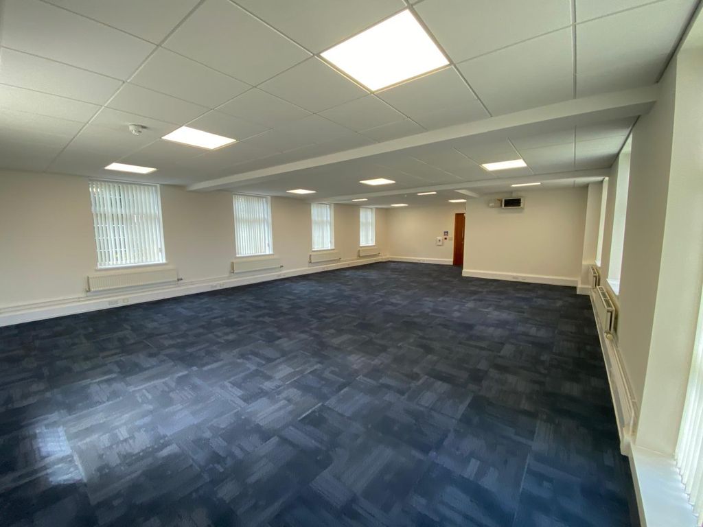 Property photo 3 of 11 40-10 Office To Let