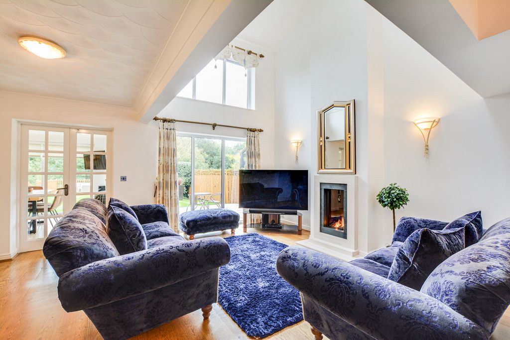 Property photo 2 of 23