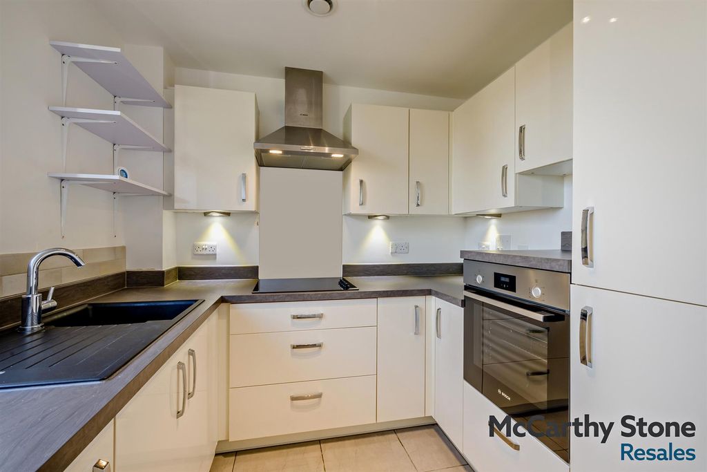 Property photo 3 of 28 8687756-Interior03-800.Jpg