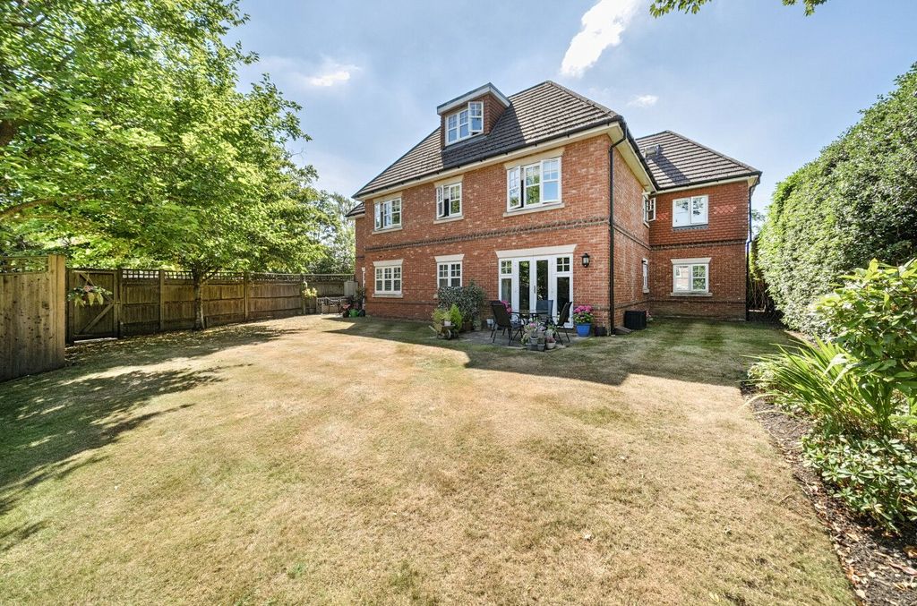 Property photo 2 of 16 Picture No. 21