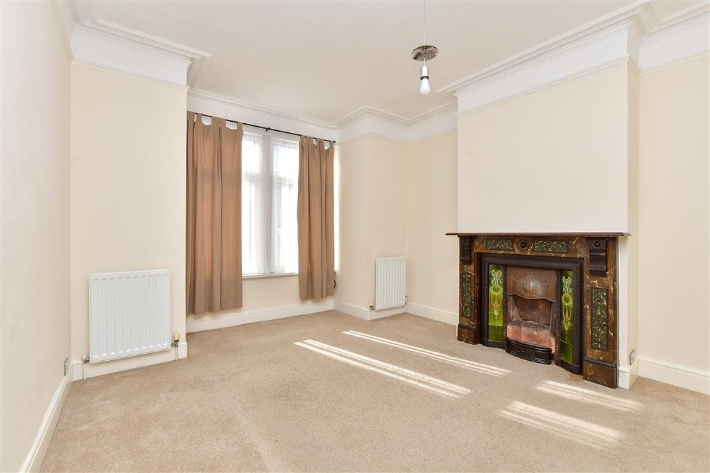 Property photo 3 of 10 Lounge