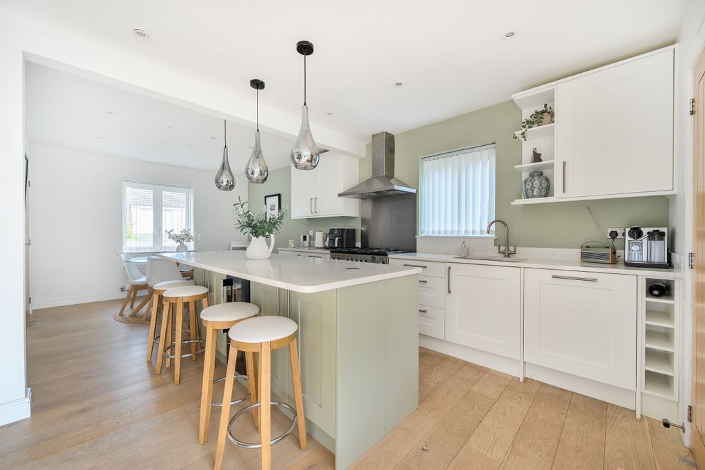 Property photo 3 of 35 1409835-7-698Dd98E8d398