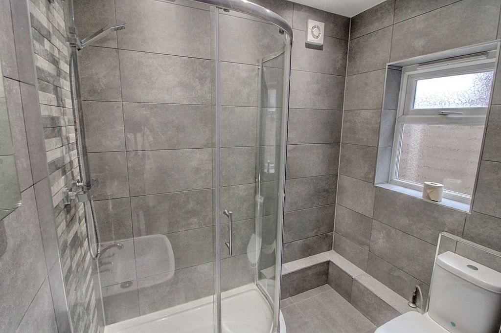 Property photo 3 of 15 3. Family Shower Room