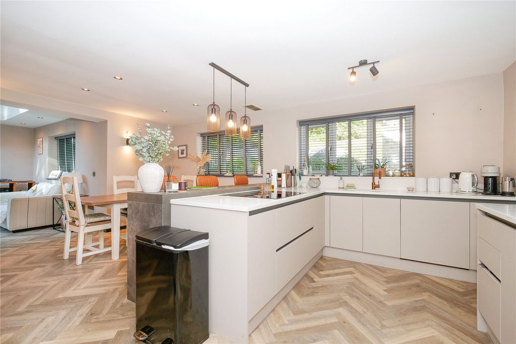 Property photo 3 of 21 Picture No. 17