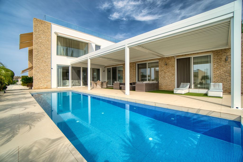 Property photo 1 of 78