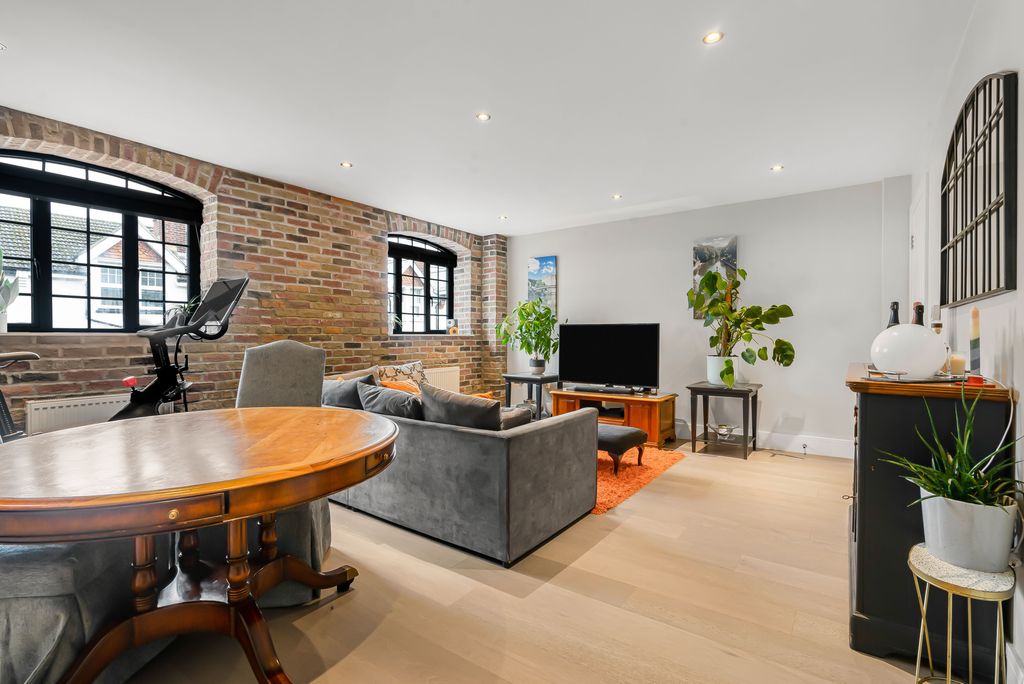 Property photo 2 of 19