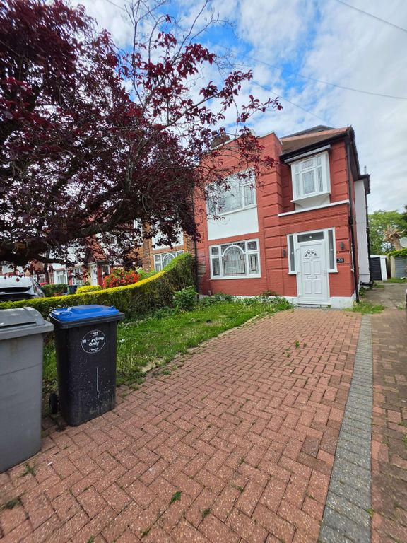 Property photo 1 of 49 4 Bed Semi-Detached House With Garage To Rent Abbotts Drive, Wembley Ha0
