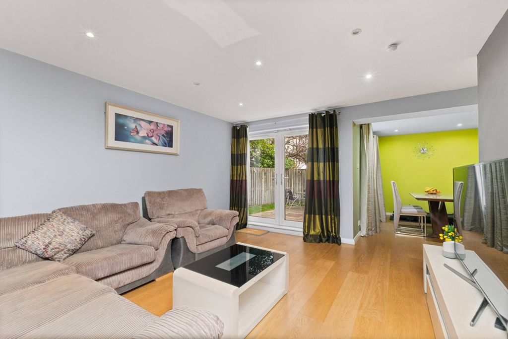 Property photo 2 of 30