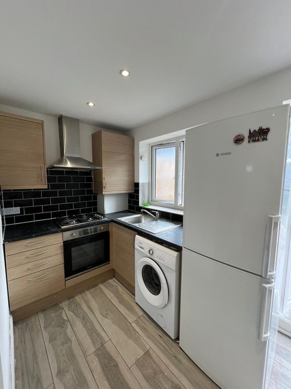 Property photo 1 of 9 Two Bedroom Ground Floor Flat Close To Chadwel Heath- 1800 Pcm