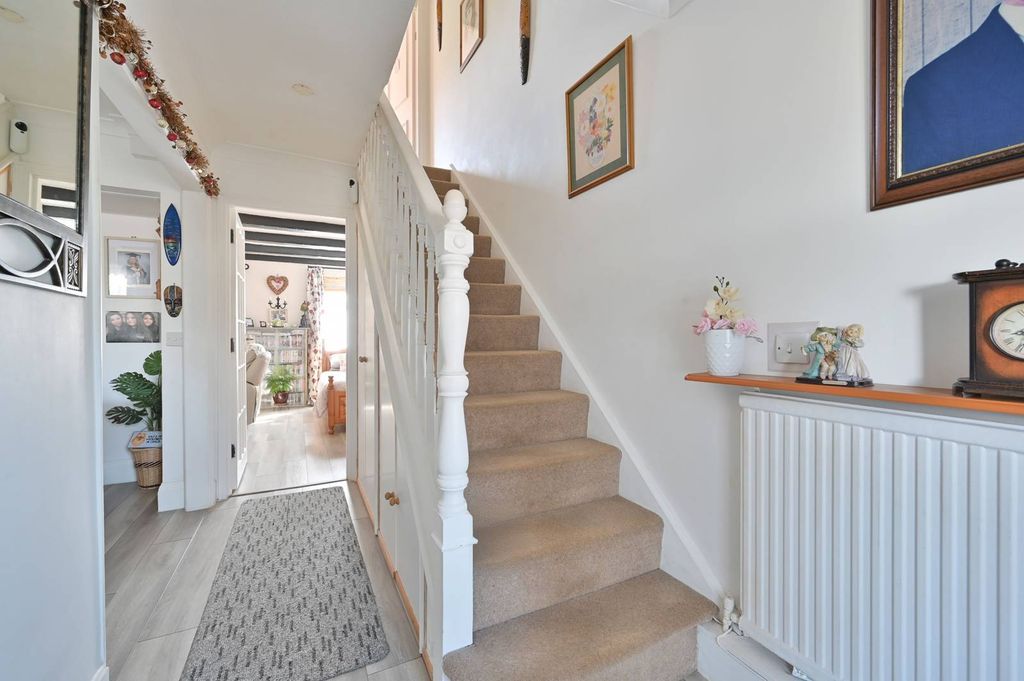 Property photo 2 of 22