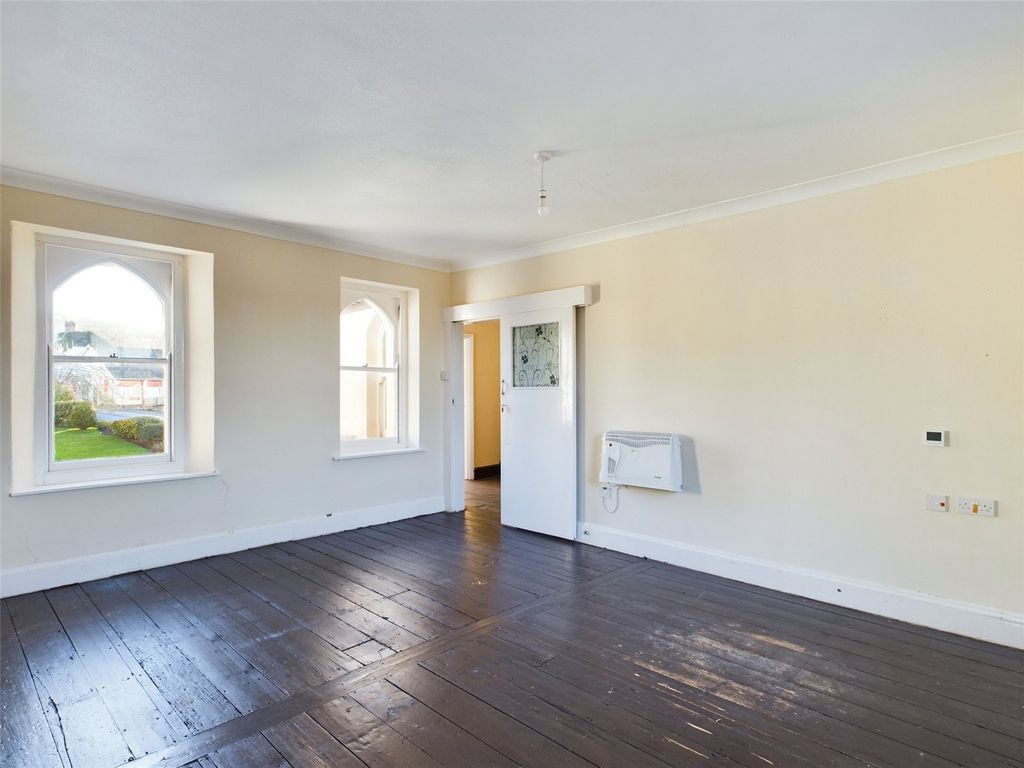 Property photo 2 of 11 Living Room