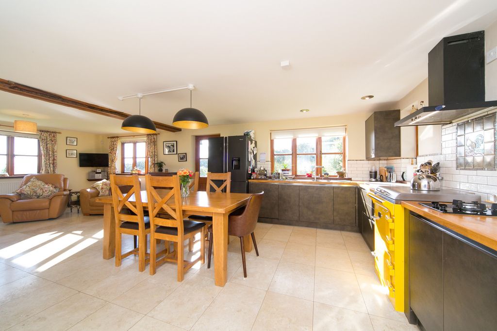 Property photo 3 of 35