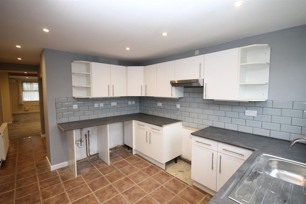Additional image 6 of 2 bed terraced house to rentWorsley Road, Newport PO30