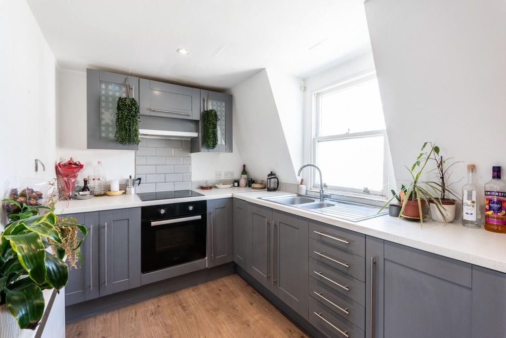 Property photo 2 of 24 Flat 3, 9 Lower Borough Walls, Bath Ba1 1Qr-9.Jpg