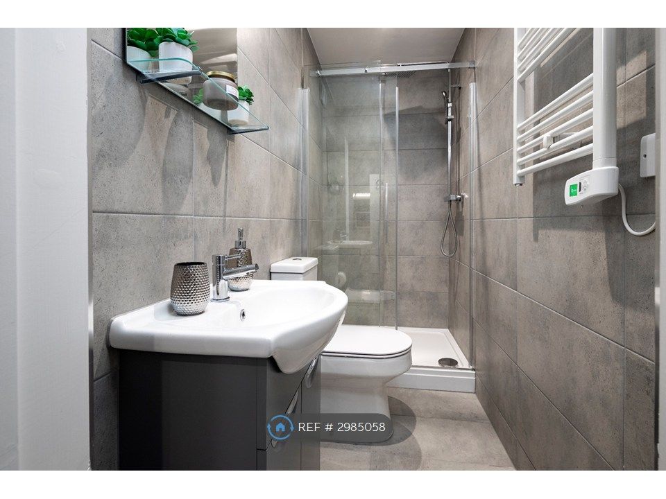 Property photo 2 of 9 En-Suite