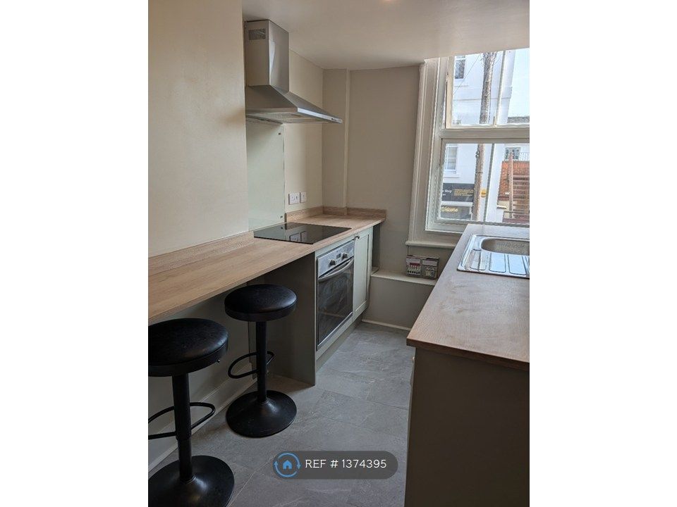 Property photo 1 of 8 Kitchen