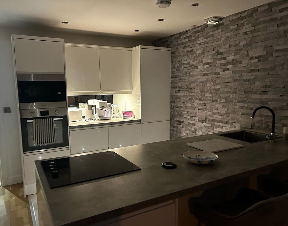 Property photo 3 of 17 Kitchen Porthcawl Cf36
