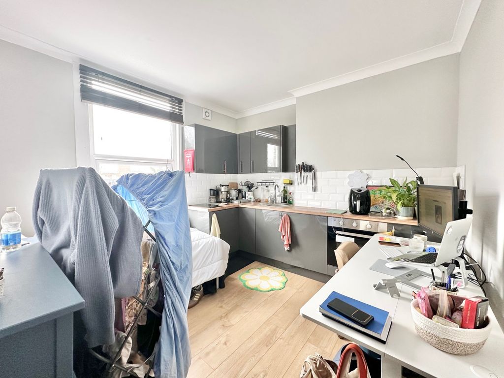 Property photo 2 of 7 Gallery