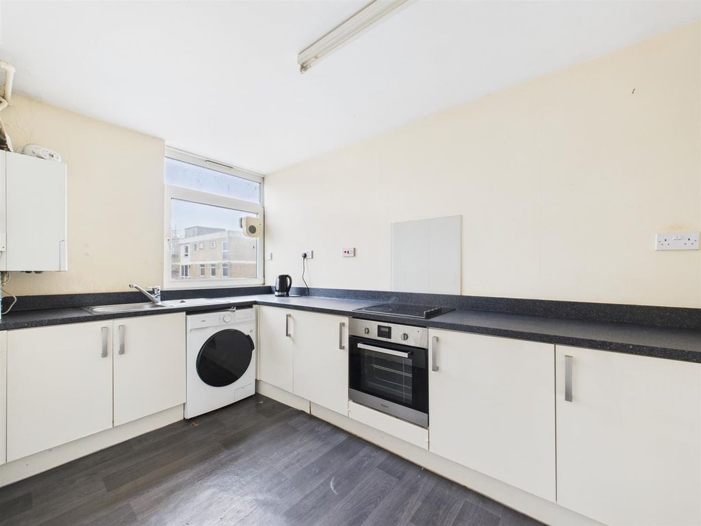 Property photo 2 of 9 Cam04237G0-Pr0262-Still005.Jpg