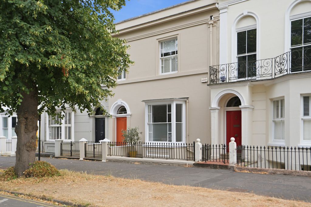 Property photo 1 of 23