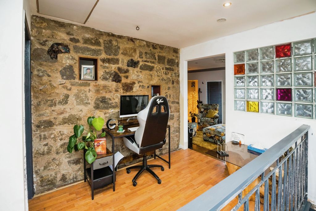 Property photo 3 of 16 Photography