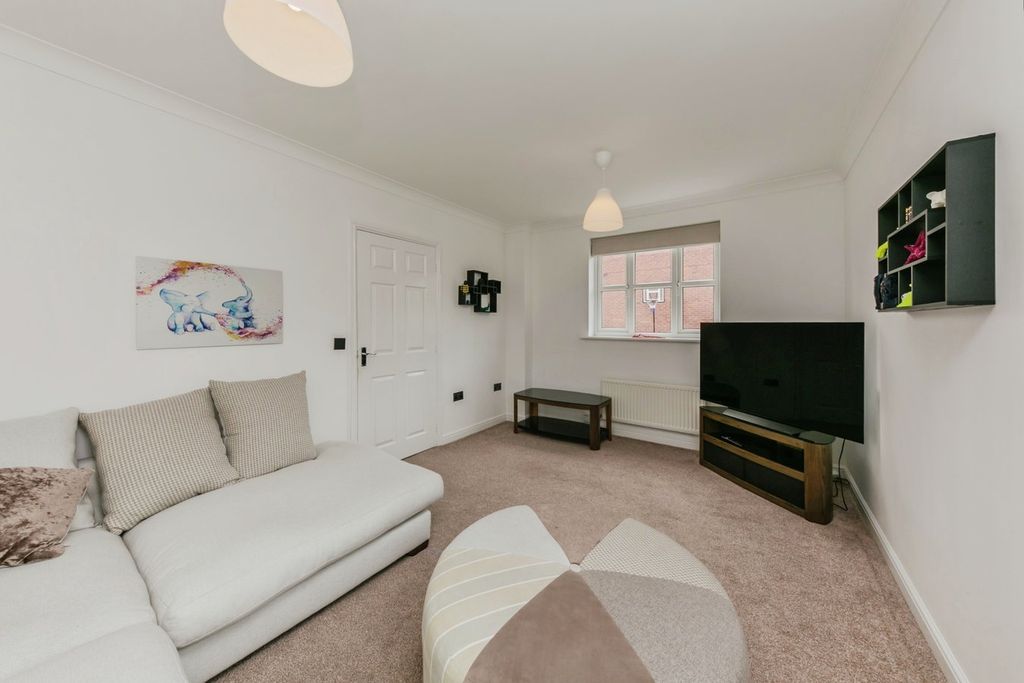 Property photo 3 of 19