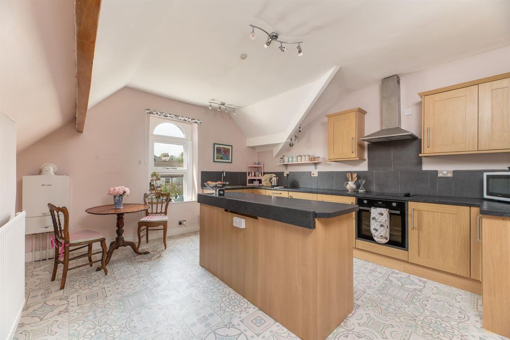 Property photo 3 of 23 Dining Kitchen