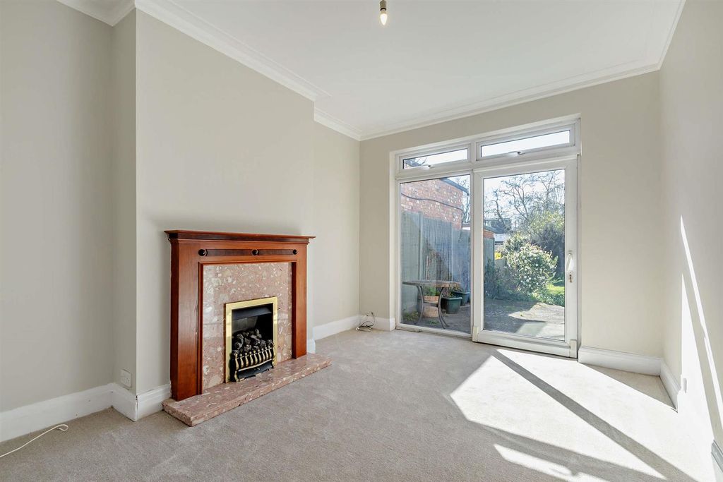 Property photo 3 of 11 8684292-Interior13-800.Jpg