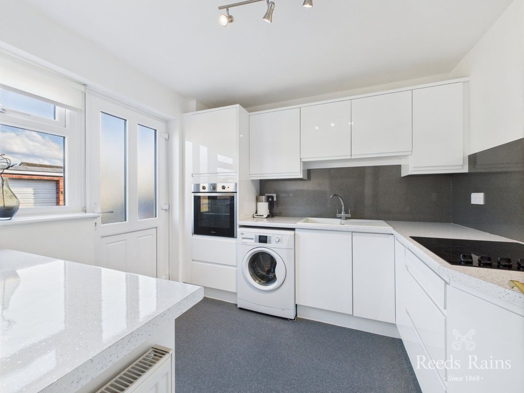 Property photo 2 of 19 Kitchen