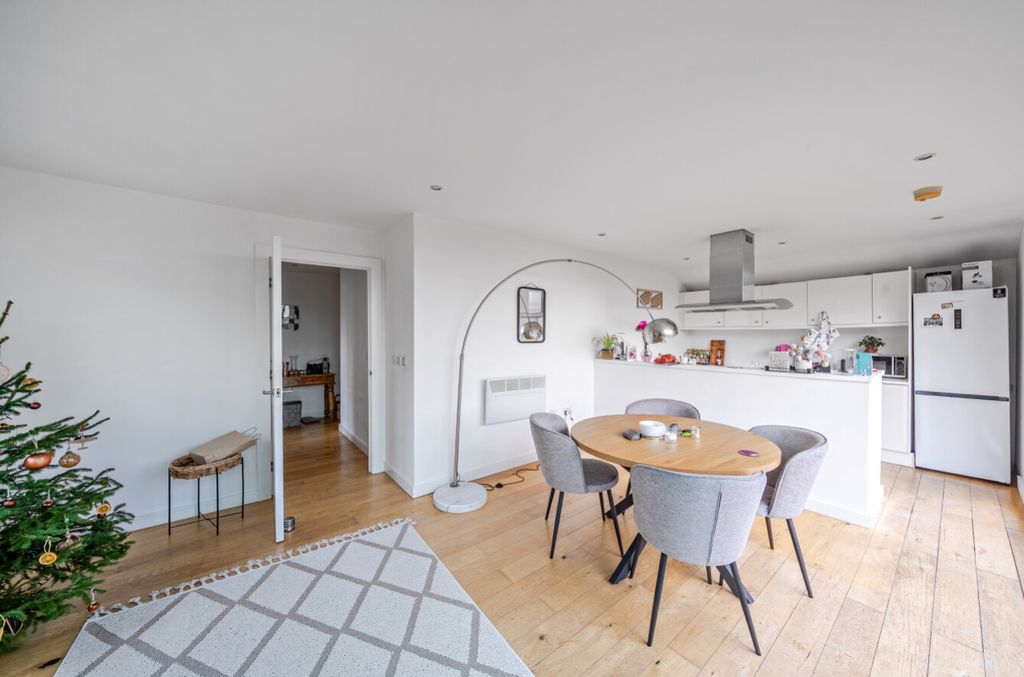 Property photo 2 of 23 1388302-10-6936Ed405664A