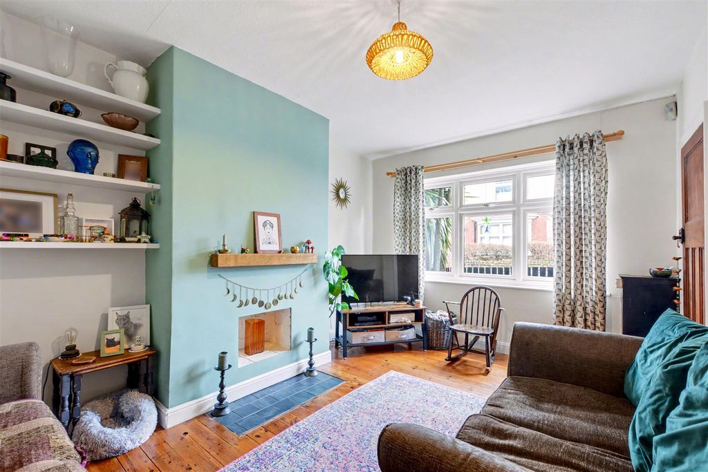 Property photo 2 of 17 Lounge_1.Jpeg