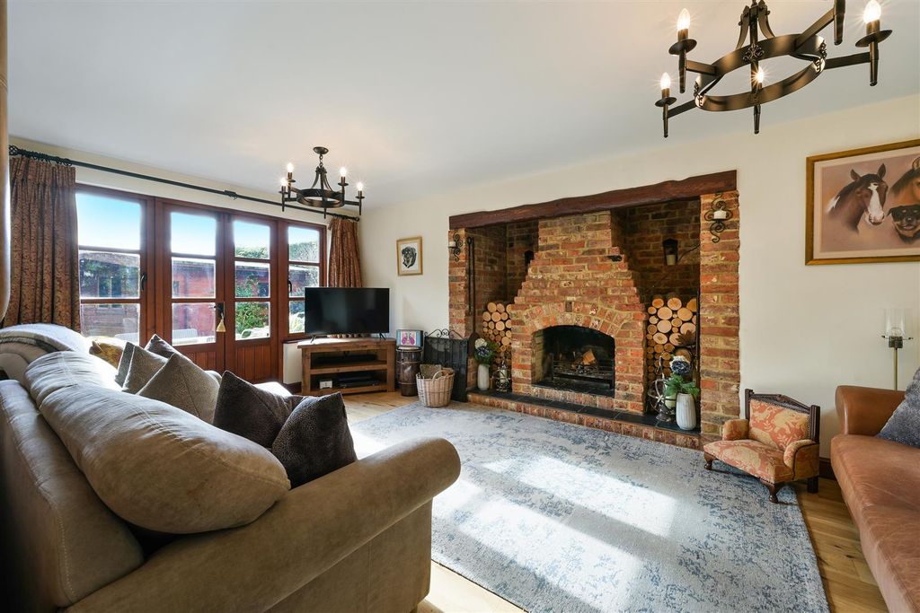 Property photo 2 of 32 Rosemount (2).Jpg